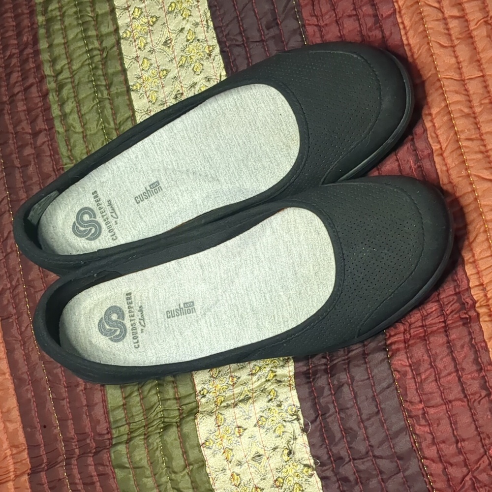 CLARK'S* Jocolin memory foam black size 6.5, removable insole rubber sole